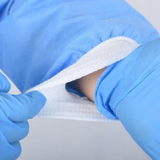 Abito di isolamento non tessuto chirurgico medico eliminabile dell'ospedale del livello 2 di 35GSM PP+PE AAMI per il medico/pazienti